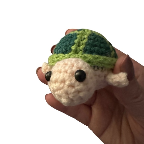 Handmade Crochet Emotional Support Turtle w/ “You’re Turtle-y Awesome” Card NEW - Picture 6 of 13